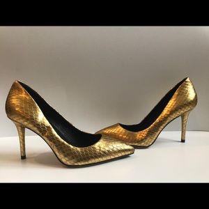 B Brian Atwood Gold Snakeskin Pumps